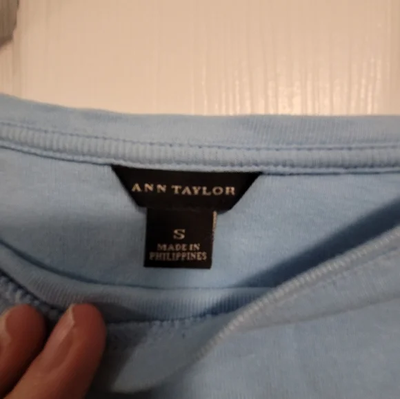 EUC Ann Taylor TShirt - Picture 3 of 3
